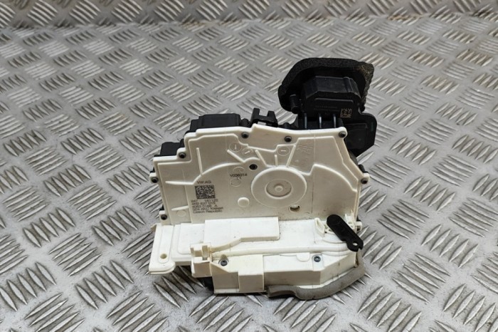 &Icirc;ncuietoare ușă st&acirc;nga față PORSCHE Taycan 2022 OEM: 4N2837015 | 31801642