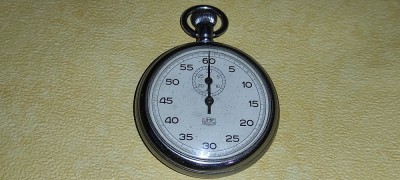 DEFECT ( se opreste la secunda 5 ) Cronometru MECANIC - UMF RUHLA ( RDG ) Diametrul 52 mm. - foto