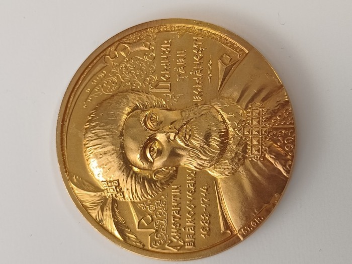 medalie bronz aurit Constantin Brancoveanu 1688-1714 , la aniversarea a 300 de ani de la urcarea pe tron ,Societatea Numismatica Romana 1988