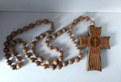 * Rozar / rozariu mare de lemn, de perete, cu cruce sculptata, foto