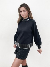 Pulover negru cu maneci usor bufante Z-101 M9