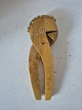 Spărgător de nuci / alune din lemn sculptat manual - artizanat retro, 21 cm
