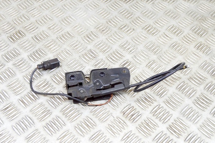 &Icirc;ncuietoare capota AUDI Q7 4L 2010 OEM: 4L0823509 | 17323346