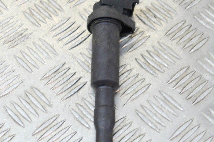 Bobina de inducție de &icirc;naltă tensiune BMW 5 F10 2011 OEM: 0221504470,1437986,7594937 13723379