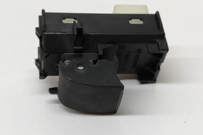 Buton geam ușă dreapta spate TOYOTA HILUX VIII Pick-up _N1_ 2019 OEM: 324-1J96,193324,84810-0D300 21640777 foto