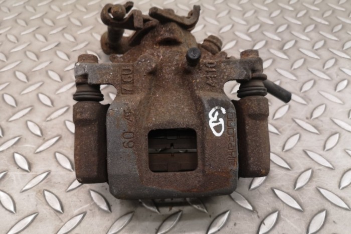 Etrier de fr&acirc;nă dreapta spate MITSUBISHI OUTLANDER III GG_W, GF_W, ZJ 2015 25398933