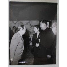 PALMIRO TOGLIATTI DISCUTAND CU PRIMARUL PEKINULUI , CONGRESUL AL VIII - LEA AL P.C.I. , ROMA , FOTOGRAFIE DE PRESA , 1956