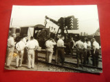 Fotografie anii &#039;60- Macara CFR - Ridica un aparat adus cu tren marfa