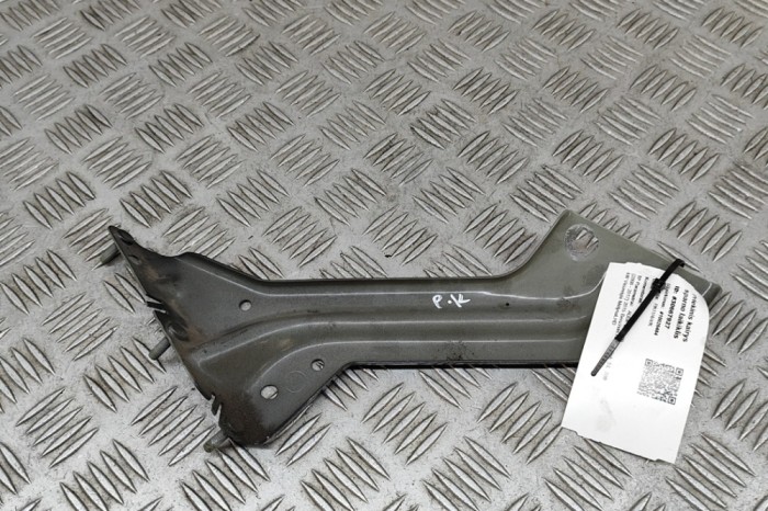 Suport aripa st&acirc;nga față AUDI Q5 8R 2015 OEM: 8R0821135 30667927