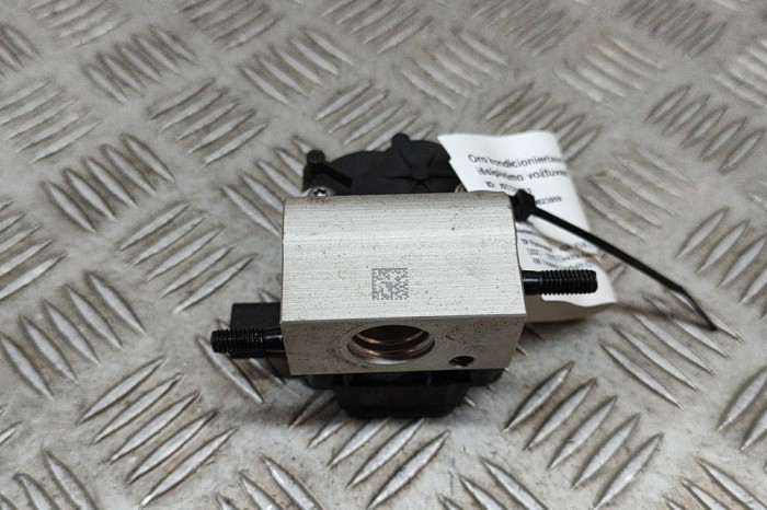 Supapa de expansiune aer condiționat KIA EV6 CV 2023 OEM: 97725-CV000,EBVQ-392M001 27520631
