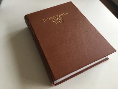 INDREPTAREA LEGII/ PRAVILA LUI MATEI BASARAB 1652- FACSIMIL DUPA EDITIA ACADEMIEI RPR 1962 COPERTI PIELE FORMAT MARE- 1014 PAGINI foto