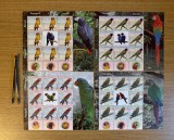 Papagali 2023, minicoală de 8 timbre, 1 vinietă și 3 tabsuri Tip II LP 2427e