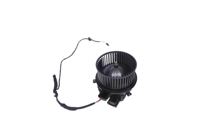 Ventilator aeroterma VW TOUAREG CR7 2021 OEM: 4M2820021C