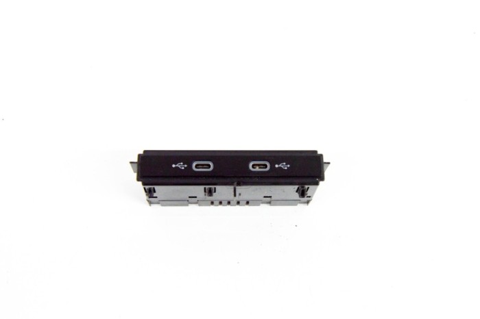 USB VW ID.3 E11 2022 OEM: 5NA035736 17996636