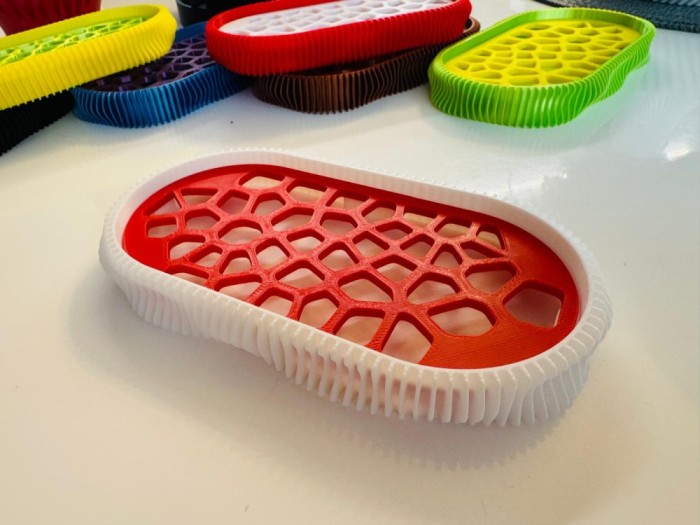 Savoniera 3D, model Wave, Alb/Rosu