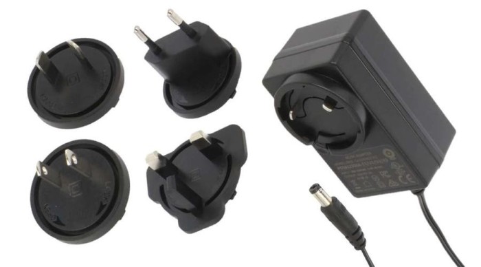 T&aacute;pegys&eacute;g POS POSB12100A-E1/U1/U2/A3, POS(B) 12V/1A/12W Czarny, horizont&aacute;lis adapter, wtyk AC: EU/US/UK/AU. wtyk DC: 2,1/5,5 (+)