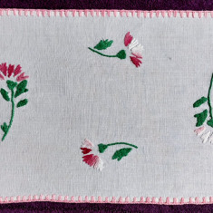 Mileu floral cu broderie plina, cusatura vintage de mana, vechime 50 ani