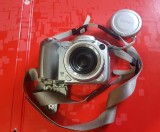 G663-I- Aparat foto digital Canon PowerShot S2 IS, 5.0MP, 12x, argintiu, cu vizor Vlog Flip rabatabil camera bateriilor oxidata.