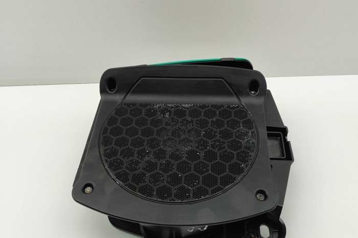 Subwoofer podea dreapta BMW 3 G20, G28 2024 OEM: 2622566 30740103