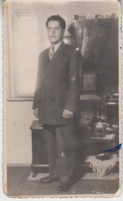 QW18 40 - Fotografie foarte veche - domn in costum - anii 1950 foto