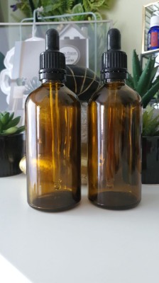 Sticluta brun transparenta de 100ml cu pipeta foto