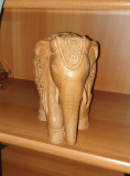 Statueta sculptata in lemn;Elefant