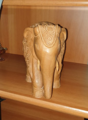 Statueta sculptata in lemn;Elefant foto