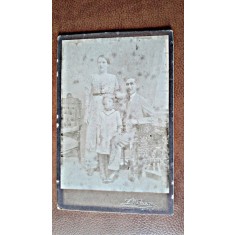 Fotografie pe carton, familie, perioada interbelica
