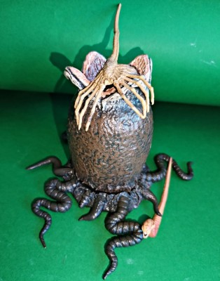 Set 4 piese plastic inspirate de Saga Alien, Alien Egg 10 cm h, facehugger 12 cm h, cestbuster 8 cm. Fox Neca 2019 Made in China Convenant foto