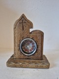 Ceas mecanic de masă vintage URSS &ndash; carcasă biserică lemn sculptat manual, funcțional
