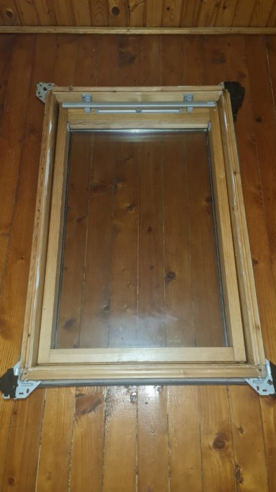 Fereastra de mansarda Velux lemn