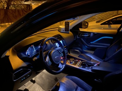 V&amp;acirc;nd Jaguar F Pace 2017 foto