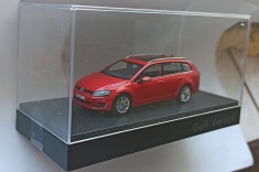 Macheta Volkswagen Golf 7 Variant rosu - Spark 1/43 (VW) foto