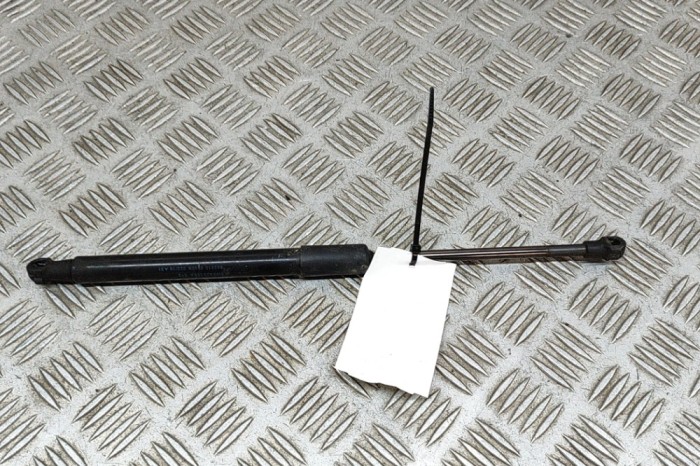 Amortizor capota st&acirc;nga față AUDI A4 Avant 8W5, B9 2016 OEM: 8W0823359A 26366833