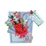Mini aranjament floral in rama cu flori criogenate (Rosu)