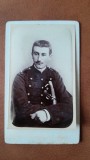 Fotografie tip CDV, militar cu sabie, inceput de secol XX