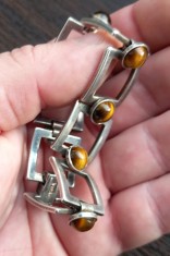 (169) BRATARA DIN ARGINT CU PIETRE OCHI DE TIGRU, MODEL SUPERB, VINTAGE, 40 GR.