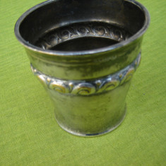 Pahar argintat, decorat in relief, marcat