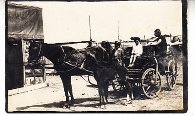 M1 G 11 - FOTO - Fotografie foarte veche - la tara in caruta - anii 1930 foto