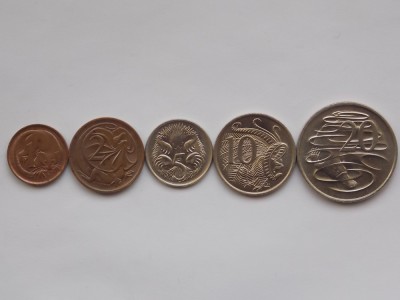 LOT 5 MONEDE DIFERITE 1980 AUSTRALIA foto