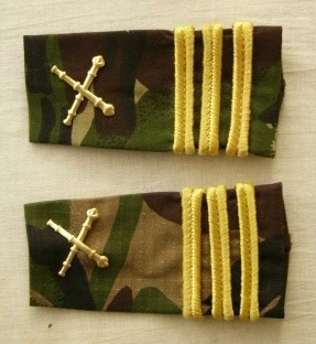 C3 - Grade militare - mozaic padure - capitan artilerie foto