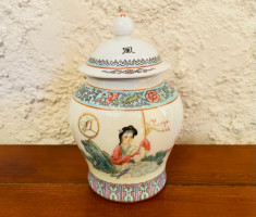 VAS CU CAPAC DIN PORTELAN CHINEZESC, DECORAT MANUAL H18cm foto