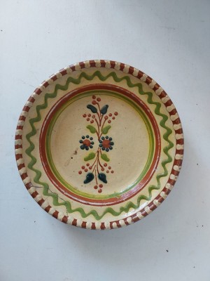 Farfurie ceramica veche vintage model taranesc rustic stantata Bayer Ostmark Topferei Thurnau 1964 (sau 84) Fr Penner, 21cm diametru foto