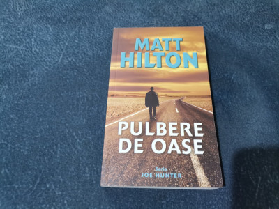 MATT HILTON - PULBERE DE OASE foto