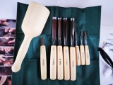 Set 8 dălți pentru sculptură &icirc;n lemn &ndash; &Icirc;ncepători + ciocan din lemn carpen