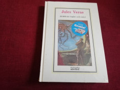 COLECTIA ADEVARUL JULES VERNE - 20 000 DE LEGHE SUB MARI IN TIPLA foto