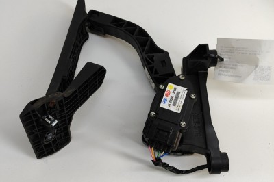 Pedala de accelerație HYUNDAI i40 CW VF 2015 OEM: 32726-3Z900 28513998 foto