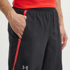 Under Armour pantaloni scurți de alergare Launch culoarea negru