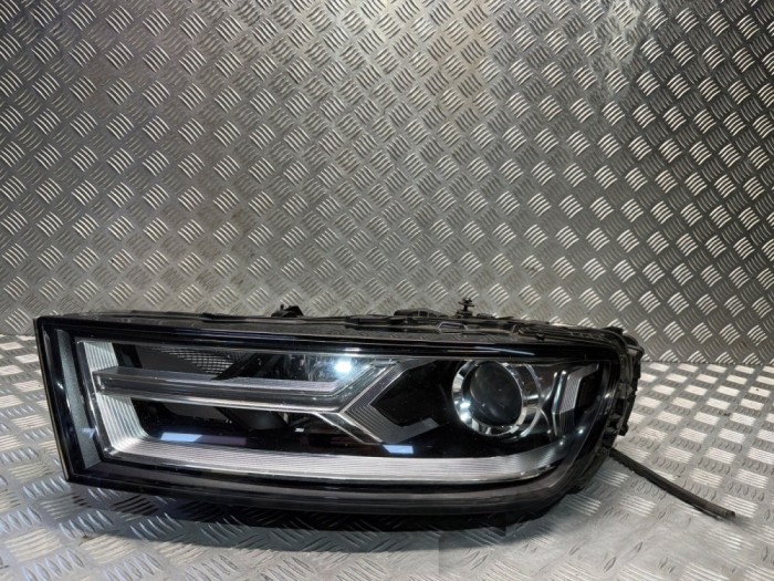 Audi Q7 4M Headlight/headlamp 4M0941005