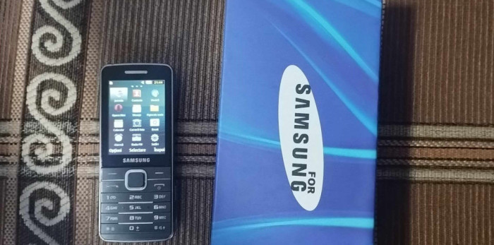 Vand Samsung s5610 impecabil !!